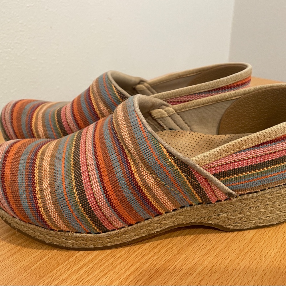 Super cool and unusual Dansko vegan espadrille clogs.